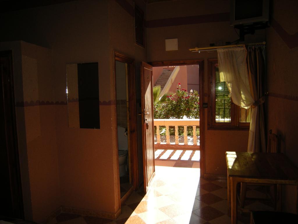 Hotel Mandar Saghrou Tazakhte Kelaat-M'Gouna ภายนอก รูปภาพ